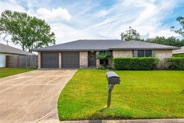 605 S Heather Lane, Friendswood, TX 77546