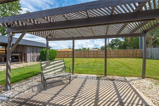 605 S Heather Lane, Friendswood, TX 77546