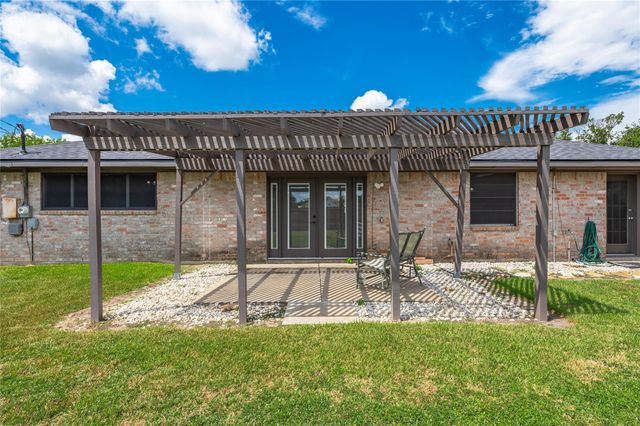605 S Heather Lane, Friendswood, TX 77546