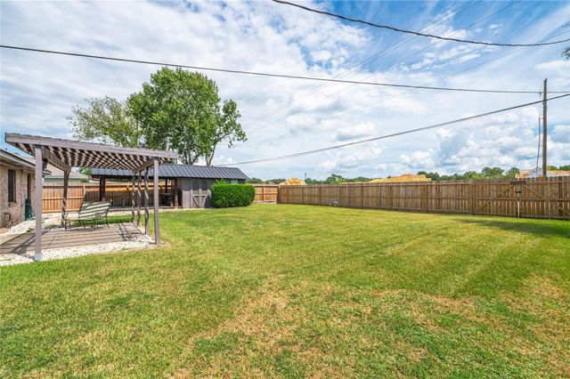 605 S Heather Lane, Friendswood, TX 77546
