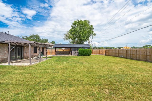 605 S Heather Lane, Friendswood, TX 77546