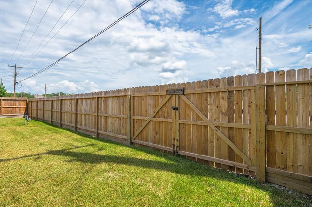 605 S Heather Lane, Friendswood, TX 77546