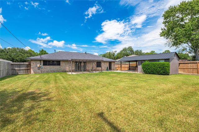 605 S Heather Lane, Friendswood, TX 77546