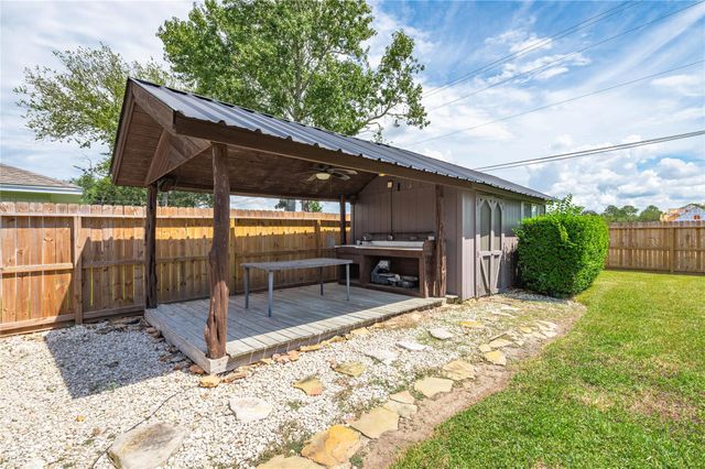 605 S Heather Lane, Friendswood, TX 77546