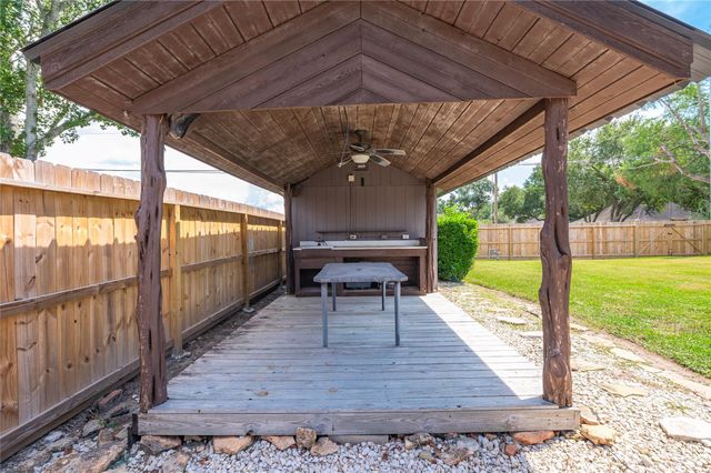 605 S Heather Lane, Friendswood, TX 77546