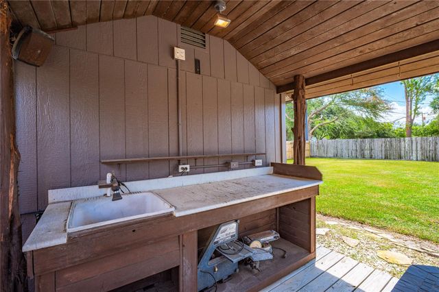 605 S Heather Lane, Friendswood, TX 77546
