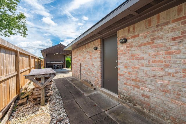 605 S Heather Lane, Friendswood, TX 77546
