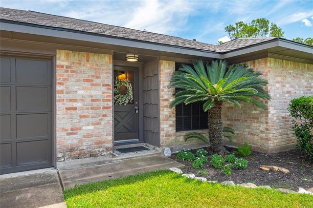 605 S Heather Lane, Friendswood, TX 77546