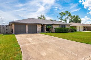 605 S Heather Lane, Friendswood, TX 77546