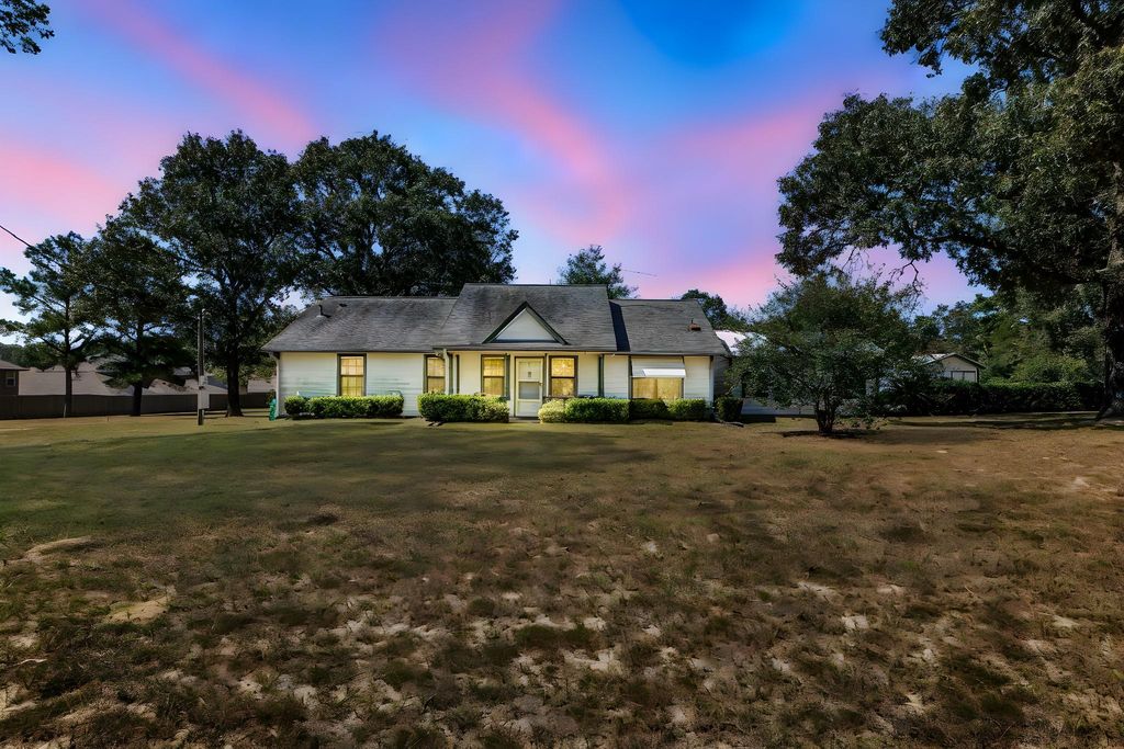 13833 N Highway 75, Willis, TX 77378