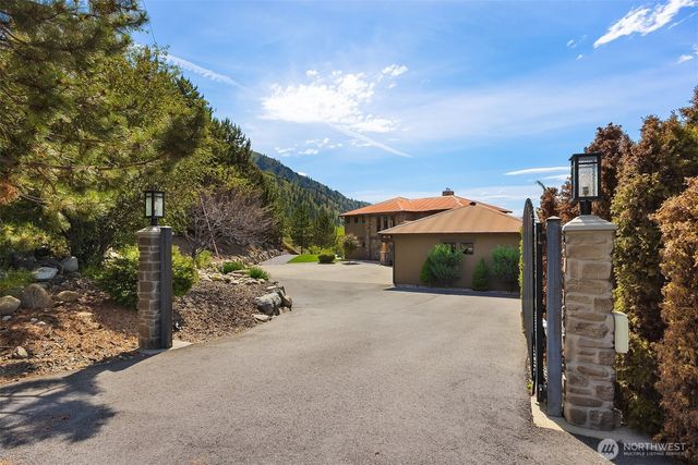 23195 Columbia Pointe Lane, Orondo, WA 98843