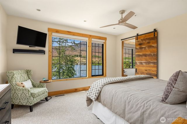 23195 Columbia Pointe Lane, Orondo, WA 98843