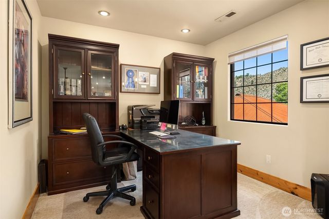 23195 Columbia Pointe Lane, Orondo, WA 98843