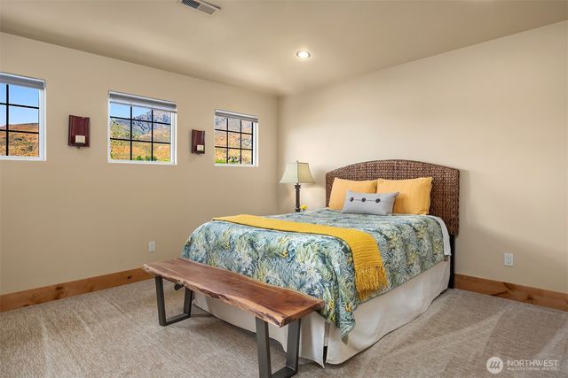 23195 Columbia Pointe Lane, Orondo, WA 98843