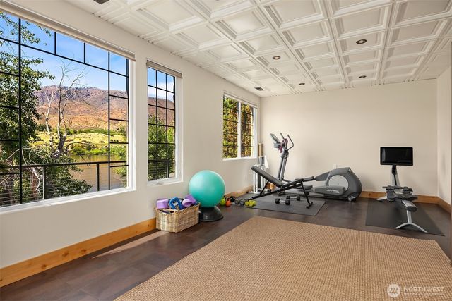 23195 Columbia Pointe Lane, Orondo, WA 98843