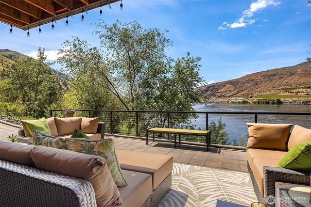 23195 Columbia Pointe Lane, Orondo, WA 98843