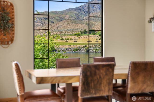 23195 Columbia Pointe Lane, Orondo, WA 98843