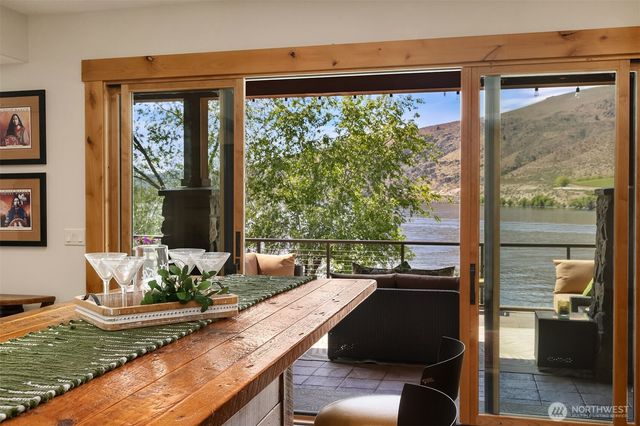 23195 Columbia Pointe Lane, Orondo, WA 98843