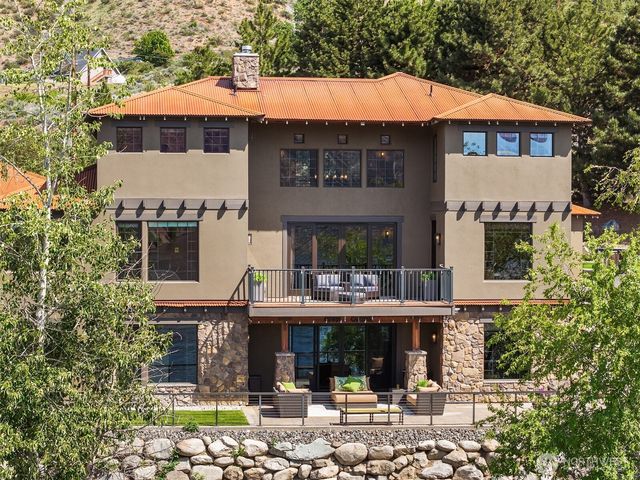 23195 Columbia Pointe Lane, Orondo, WA 98843