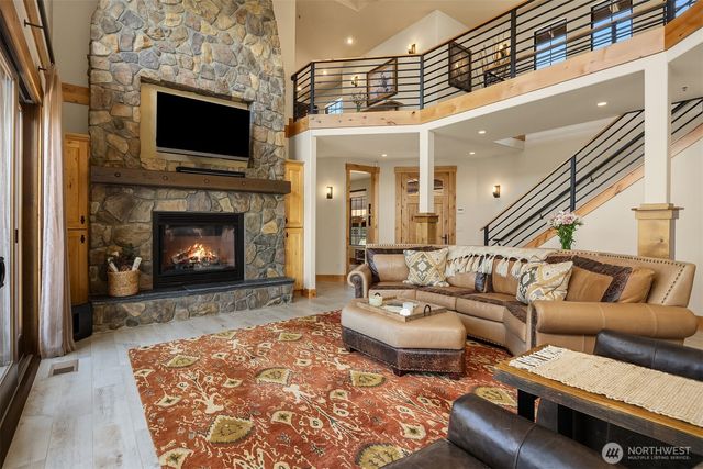 23195 Columbia Pointe Lane, Orondo, WA 98843