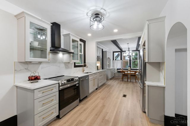 1016 Valley Lane, Cincinnati, OH 45229