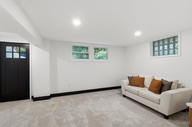 1016 Valley Lane, Cincinnati, OH 45229