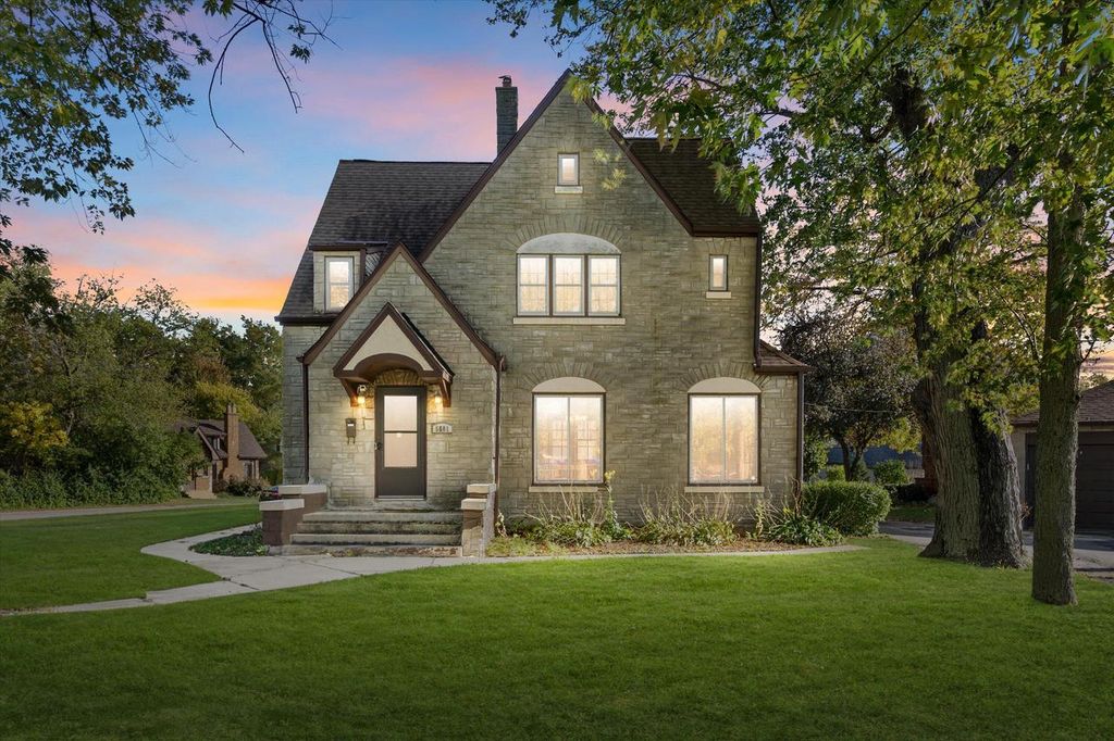 5601 W Forest Home AVENUE, Greenfield, WI 53220