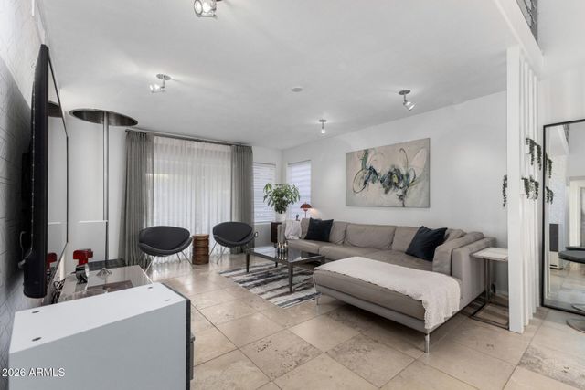 4043 E MEADOW Drive, Phoenix, AZ 85032