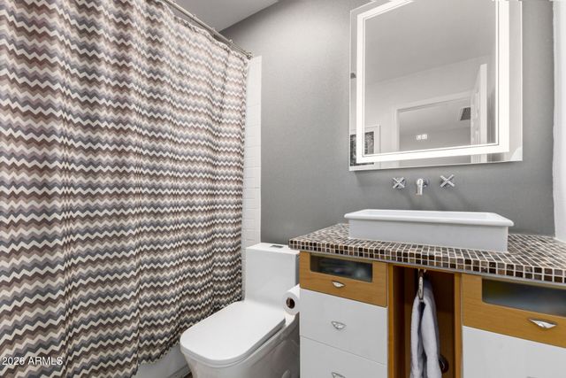 4043 E MEADOW Drive, Phoenix, AZ 85032