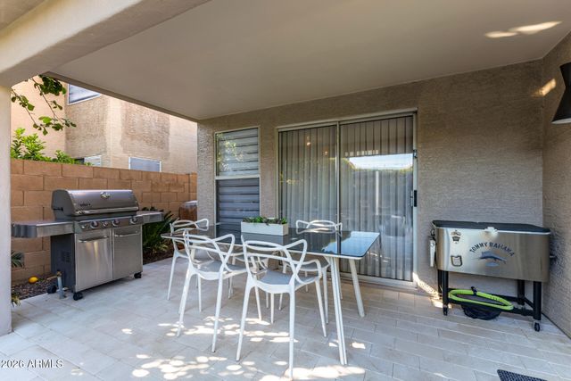 4043 E MEADOW Drive, Phoenix, AZ 85032