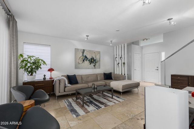 4043 E MEADOW Drive, Phoenix, AZ 85032