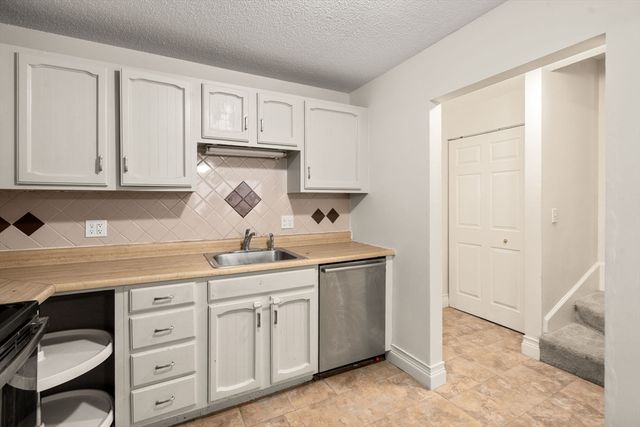 286 Fenno St 4, Revere, MA 02151