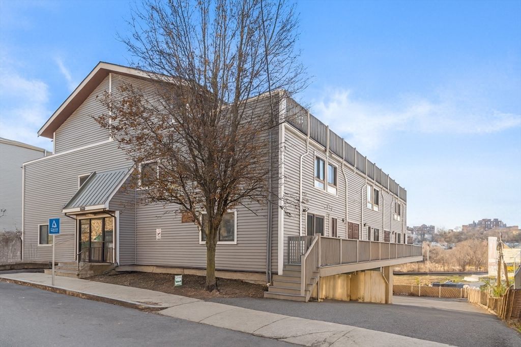 286 Fenno St 4, Revere, MA 02151