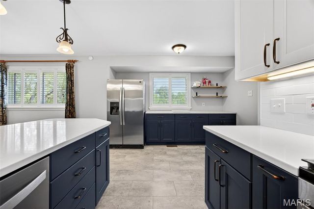 1122 King Carey Drive, St Louis, MO 63146