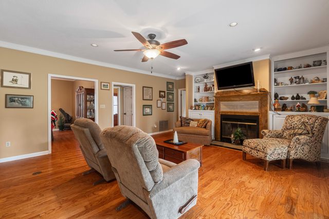 87 Fairlake Dr., Hattiesburg, MS 39402