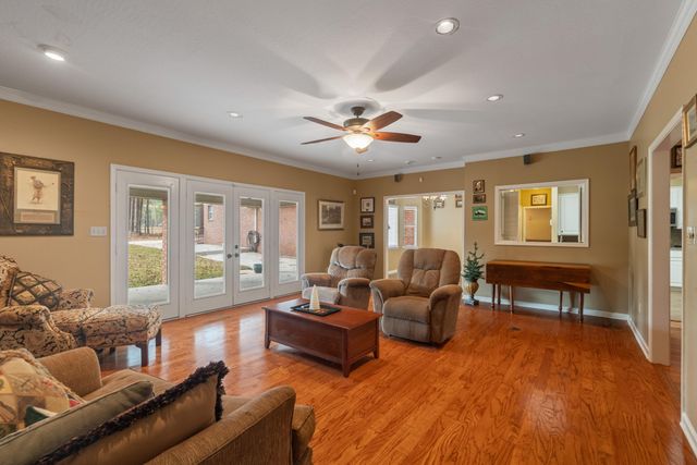 87 Fairlake Dr., Hattiesburg, MS 39402