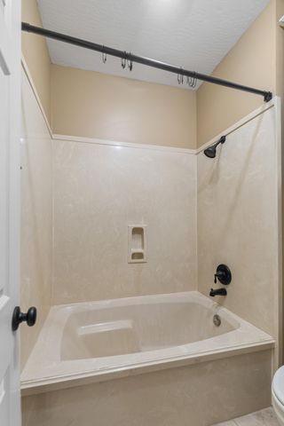 87 Fairlake Dr., Hattiesburg, MS 39402