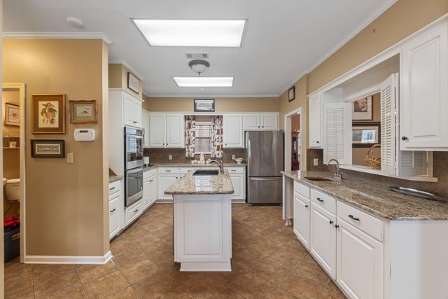 87 Fairlake Dr., Hattiesburg, MS 39402