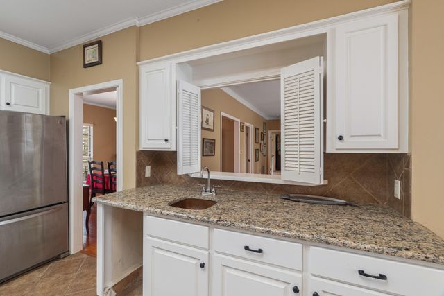 87 Fairlake Dr., Hattiesburg, MS 39402