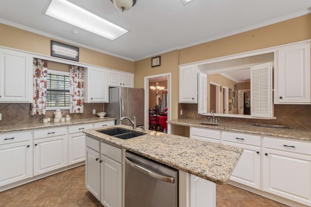 87 Fairlake Dr., Hattiesburg, MS 39402