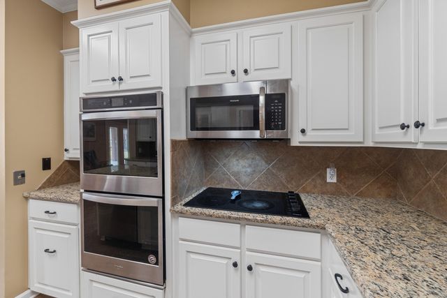 87 Fairlake Dr., Hattiesburg, MS 39402