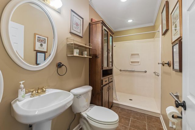 87 Fairlake Dr., Hattiesburg, MS 39402