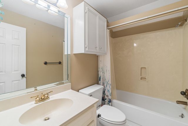 87 Fairlake Dr., Hattiesburg, MS 39402