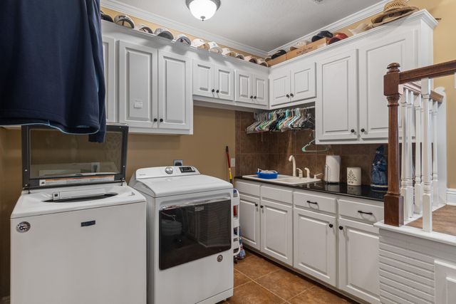 87 Fairlake Dr., Hattiesburg, MS 39402