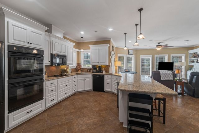 87 Fairlake Dr., Hattiesburg, MS 39402