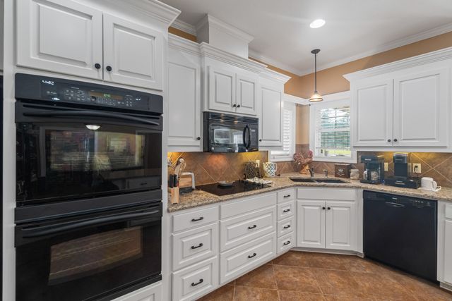 87 Fairlake Dr., Hattiesburg, MS 39402