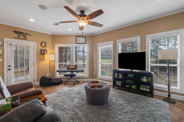 87 Fairlake Dr., Hattiesburg, MS 39402