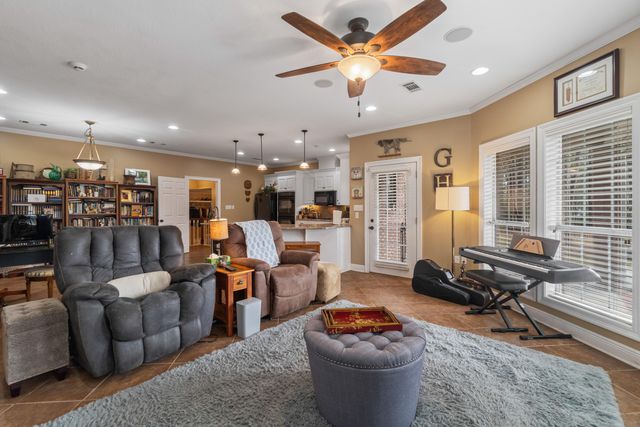 87 Fairlake Dr., Hattiesburg, MS 39402