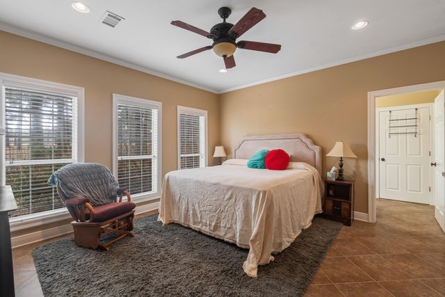 87 Fairlake Dr., Hattiesburg, MS 39402