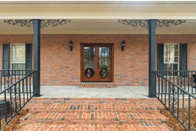 87 Fairlake Dr., Hattiesburg, MS 39402